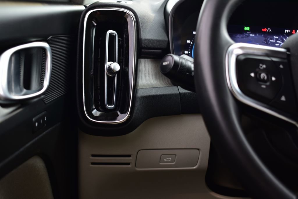 Used 2023 Volvo XC40 B5 Plus image 36