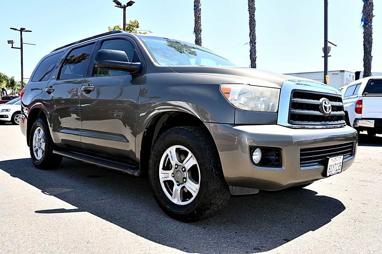 Used 2012 Toyota Sequoia SR5 RWD image 3