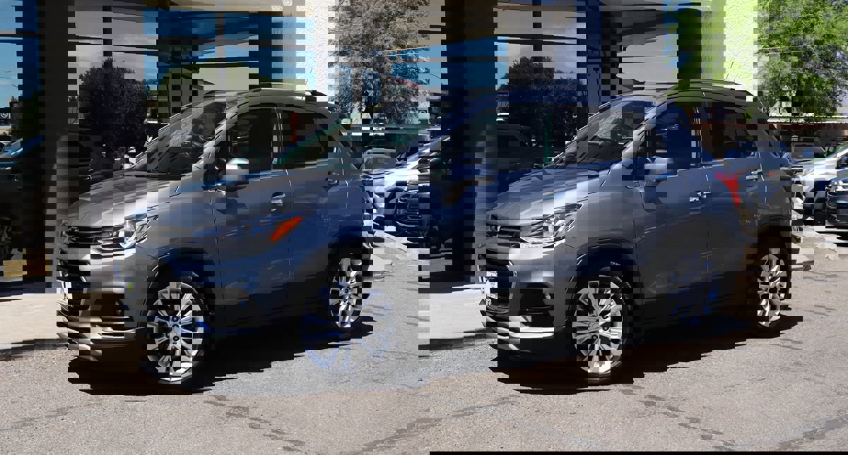 Used 2020 Chevrolet Trax Premier w/ LPO, Protection Package FWD image 3