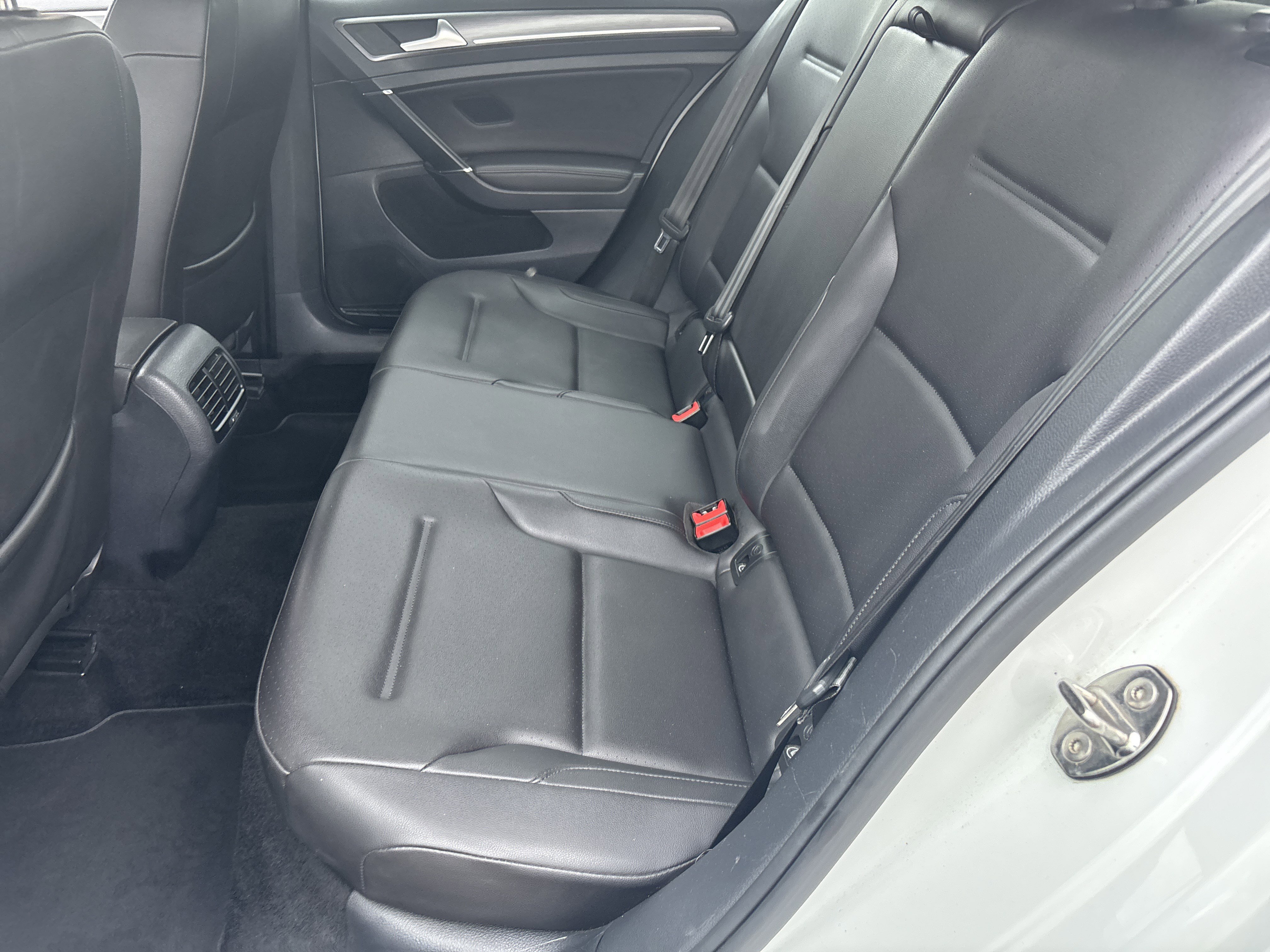 Used 2018 Volkswagen e-Golf SEL Premium image 15