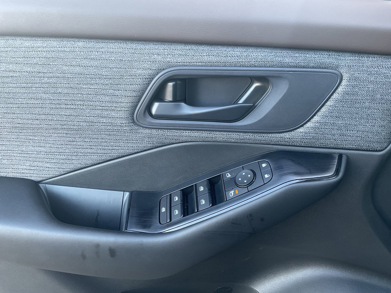 Used 2023 Nissan Rogue S FWD image 20