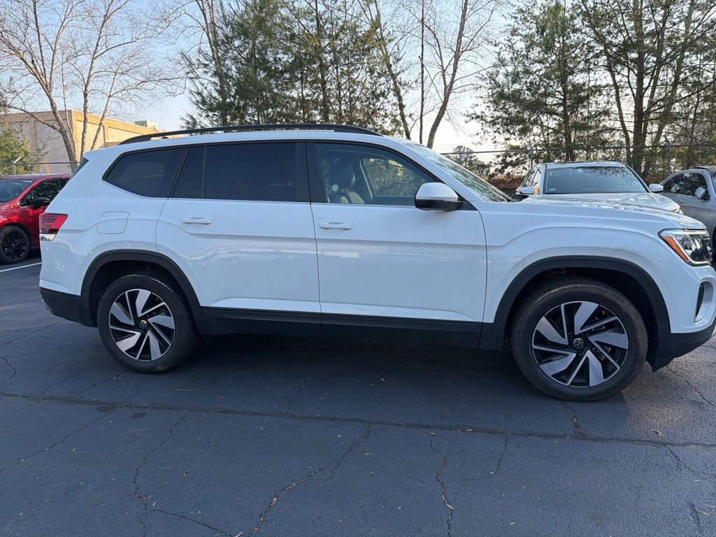 Used 2025 Volkswagen Atlas SE image 4