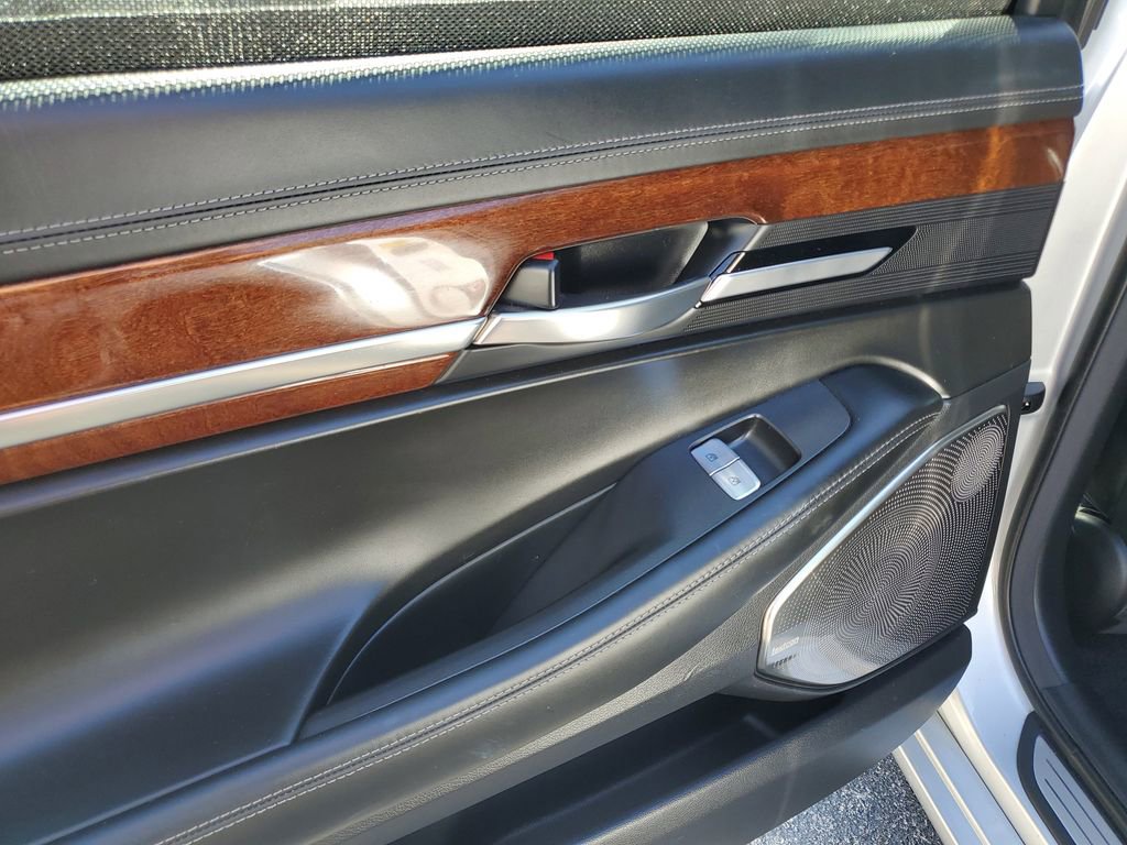 Used 2017 Genesis G90 3.3T Premium image 13