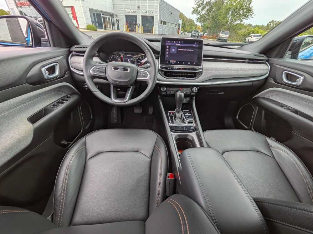 Used 2024 Jeep Compass Latitude AWD/4WD image 11
