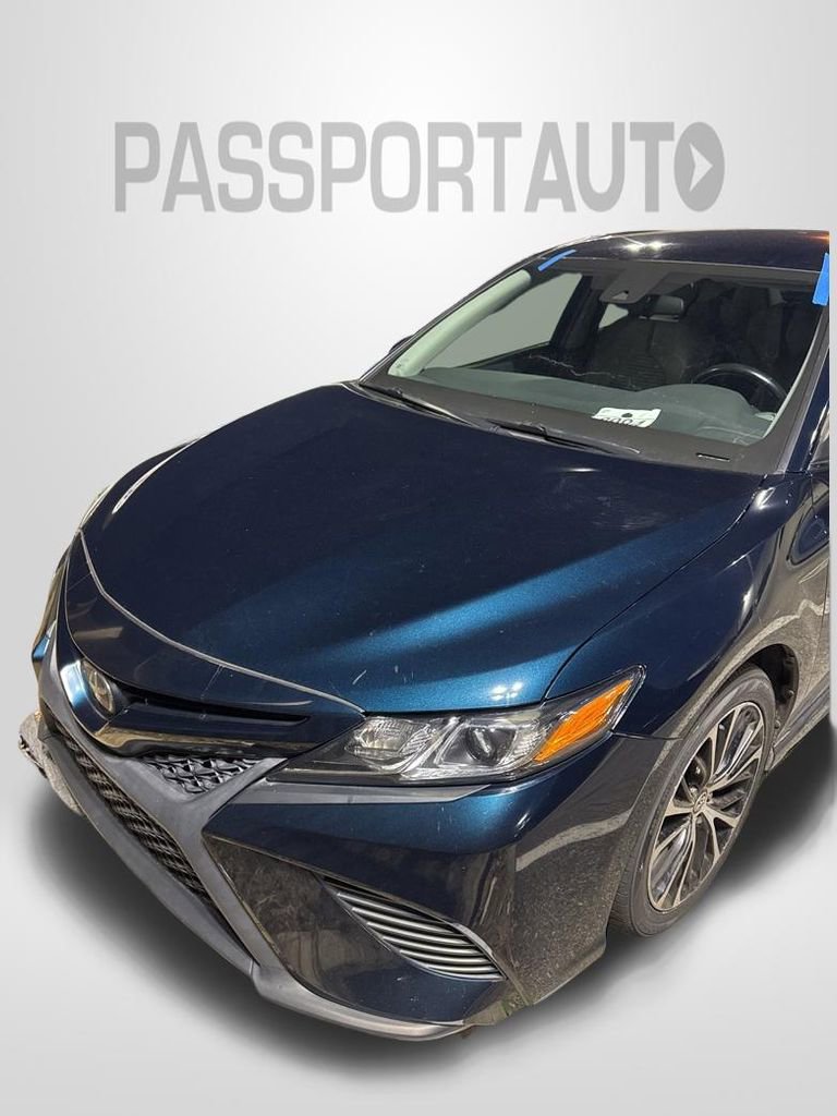 Used 2018 Toyota Camry SE image 3