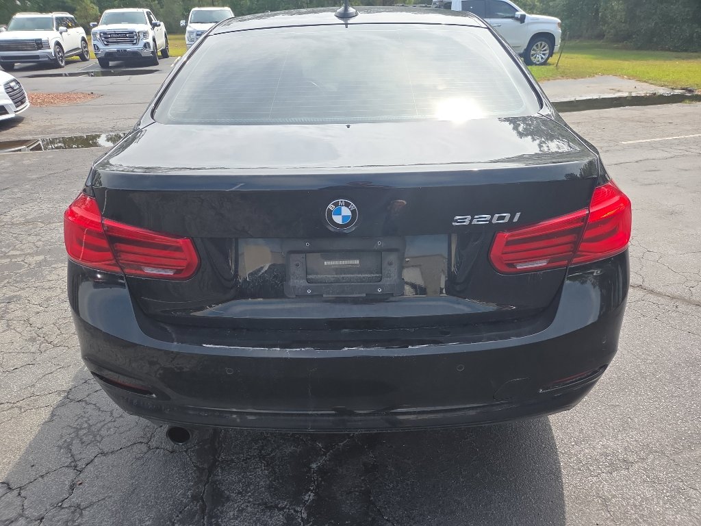 Used 2017 BMW 320i Sedan RWD image 5