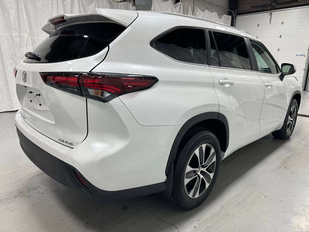 Used 2025 Toyota Highlander XLE image 7