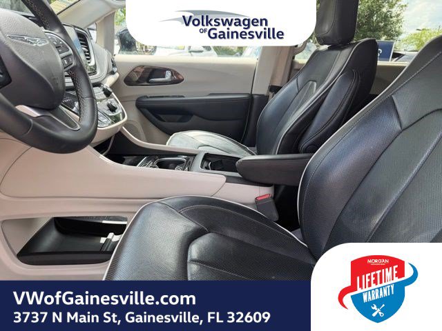 Used 2024 Chrysler Pacifica Limited FWD image 18