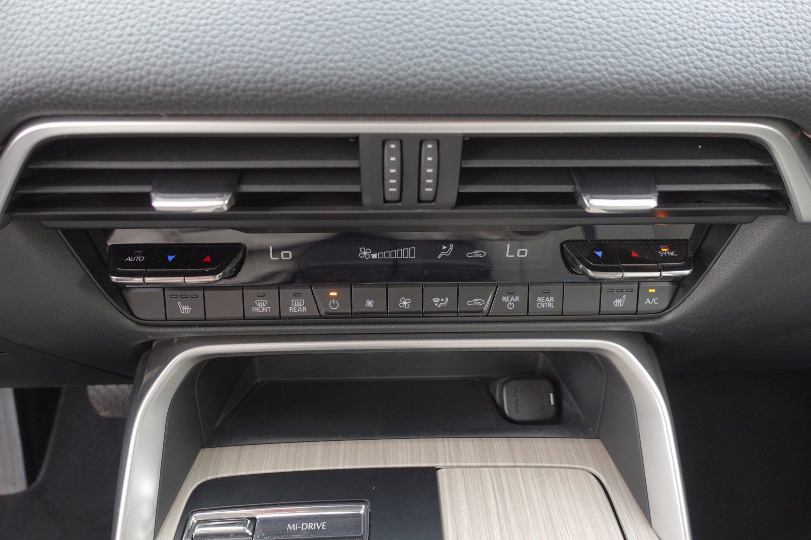 Certified 2024 MAZDA CX-90 Plug-In Hybrid w/ Preferred AWD/4WD image 23