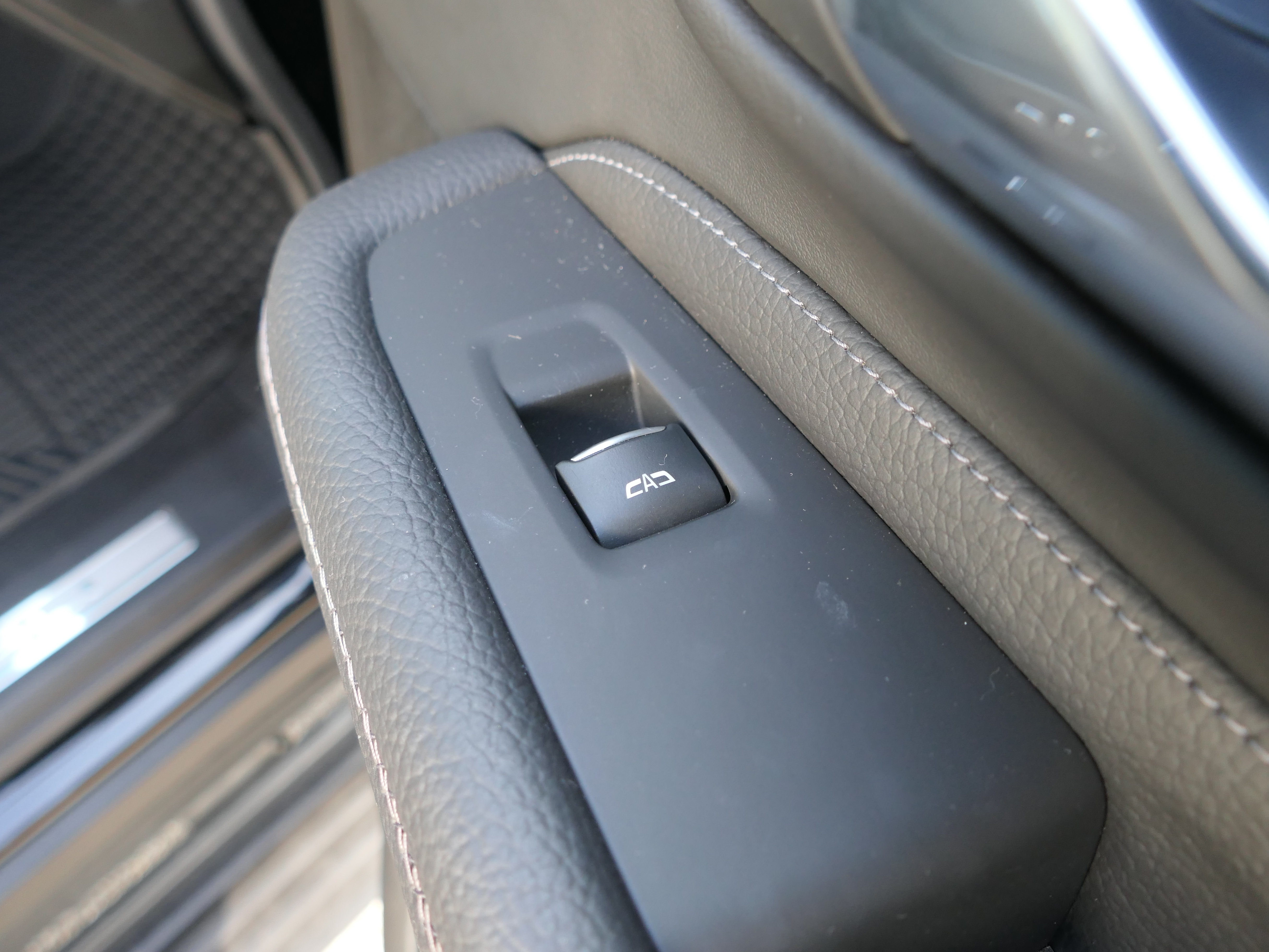 Used 2023 GMC Yukon Denali RWD image 28