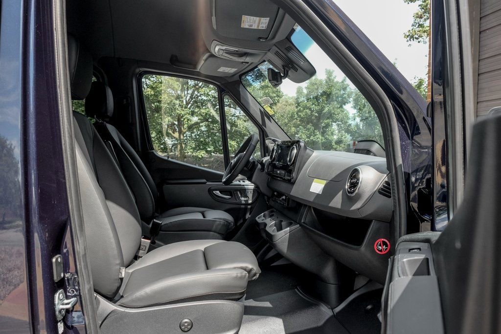 Used 2025 Mercedes-Benz Sprinter 2500 image 23