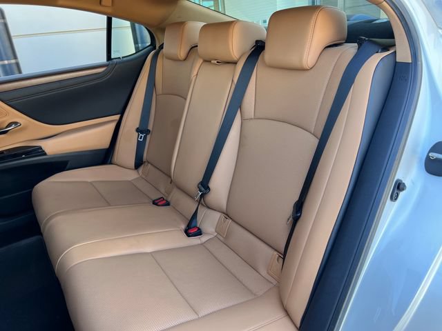 Used 2025 Lexus ES 300h w/ Premium Package FWD image 40