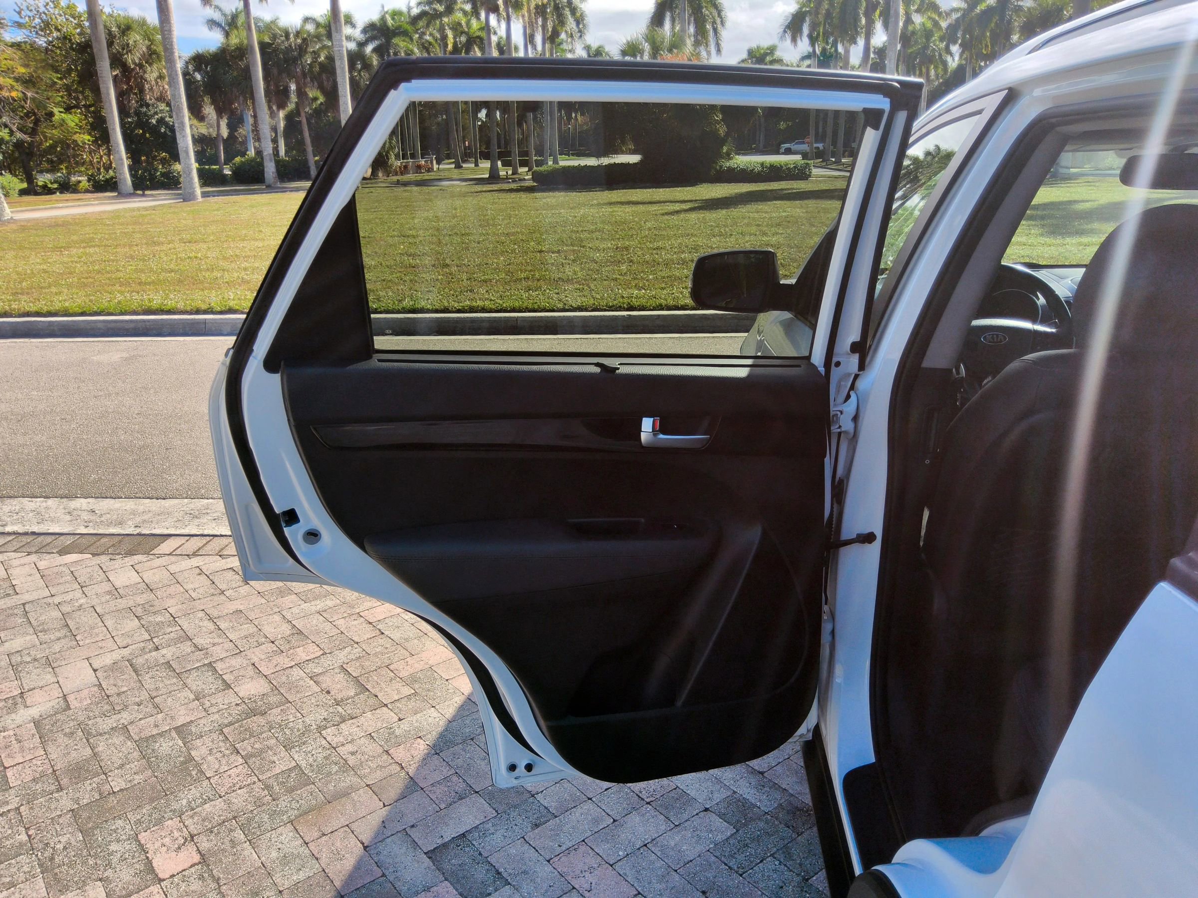 Used 2015 Kia Sorento EX w/ EX V6 Touring Package image 28