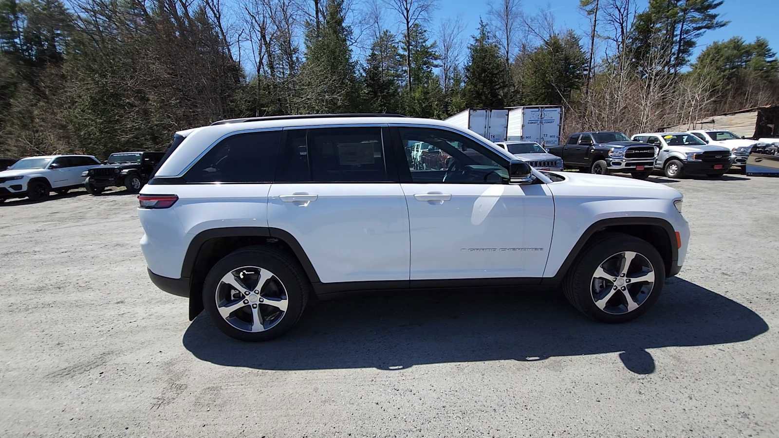 New 2024 Jeep Grand Cherokee Limited 4xe image 9