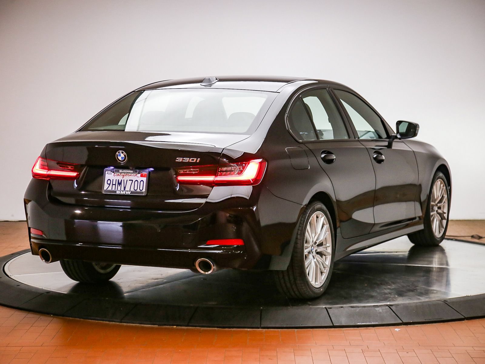 Certified 2023 BMW 330i Sedan w/ Convenience Package RWD image 5