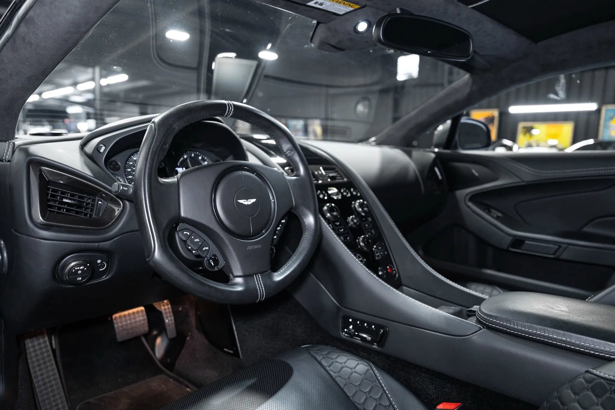 Used 2017 Aston Martin Vanquish Coupe image 18