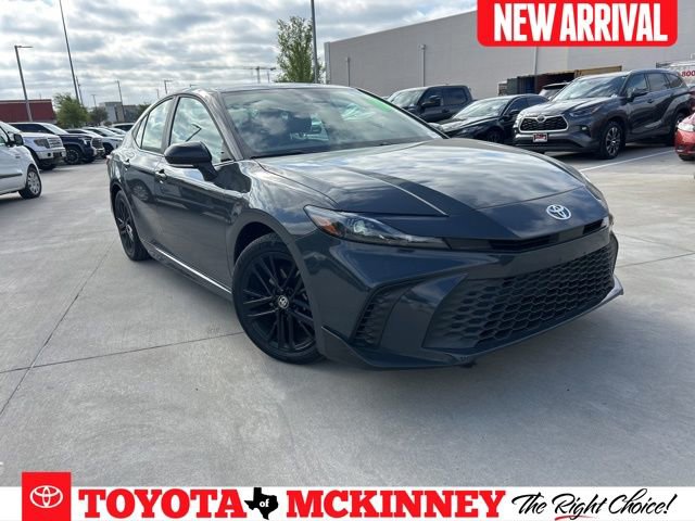 Used 2025 Toyota Camry SE image 1