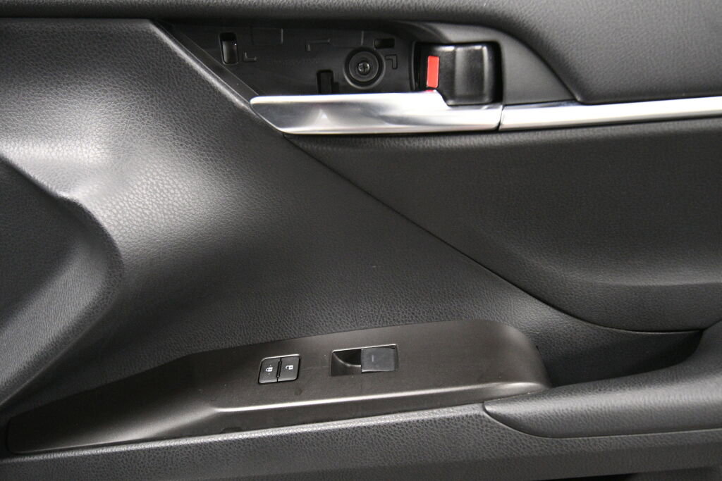 Used 2024 Toyota Camry SE image 26