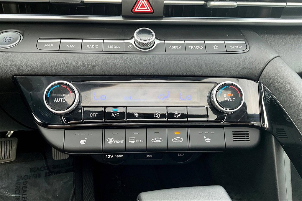 Certified 2025 Hyundai Elantra SEL image 31