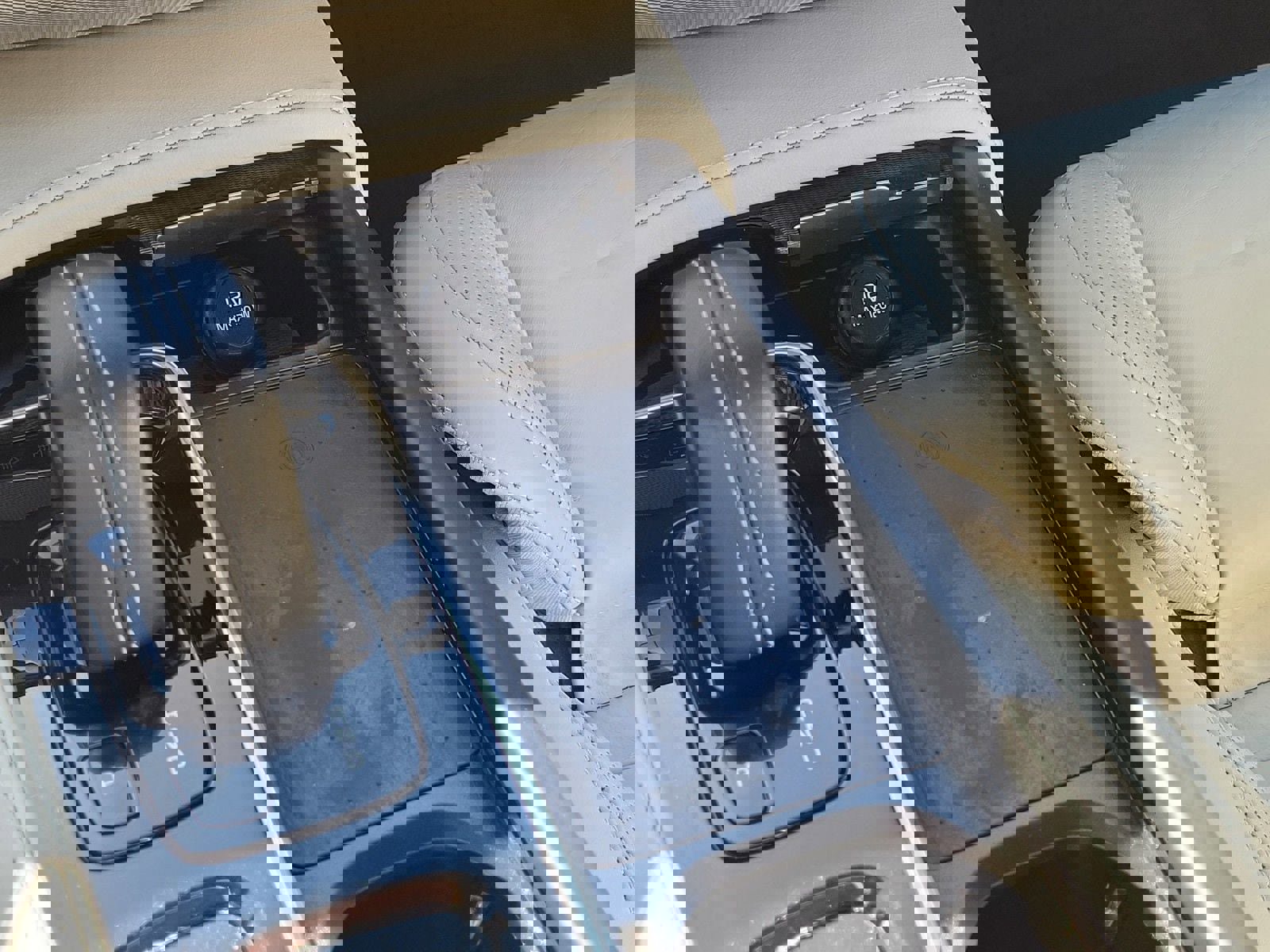 Used 2021 Volvo XC90 T8 R-Design w/ Advanced Package image 27