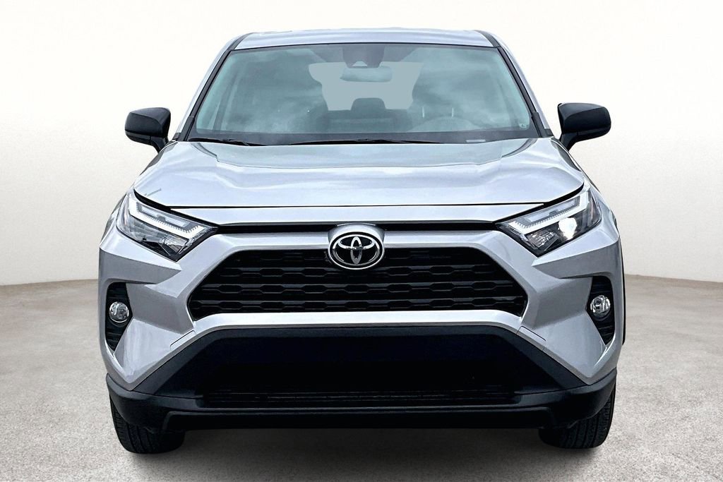 Used 2025 Toyota RAV4 LE AWD/4WD image 5
