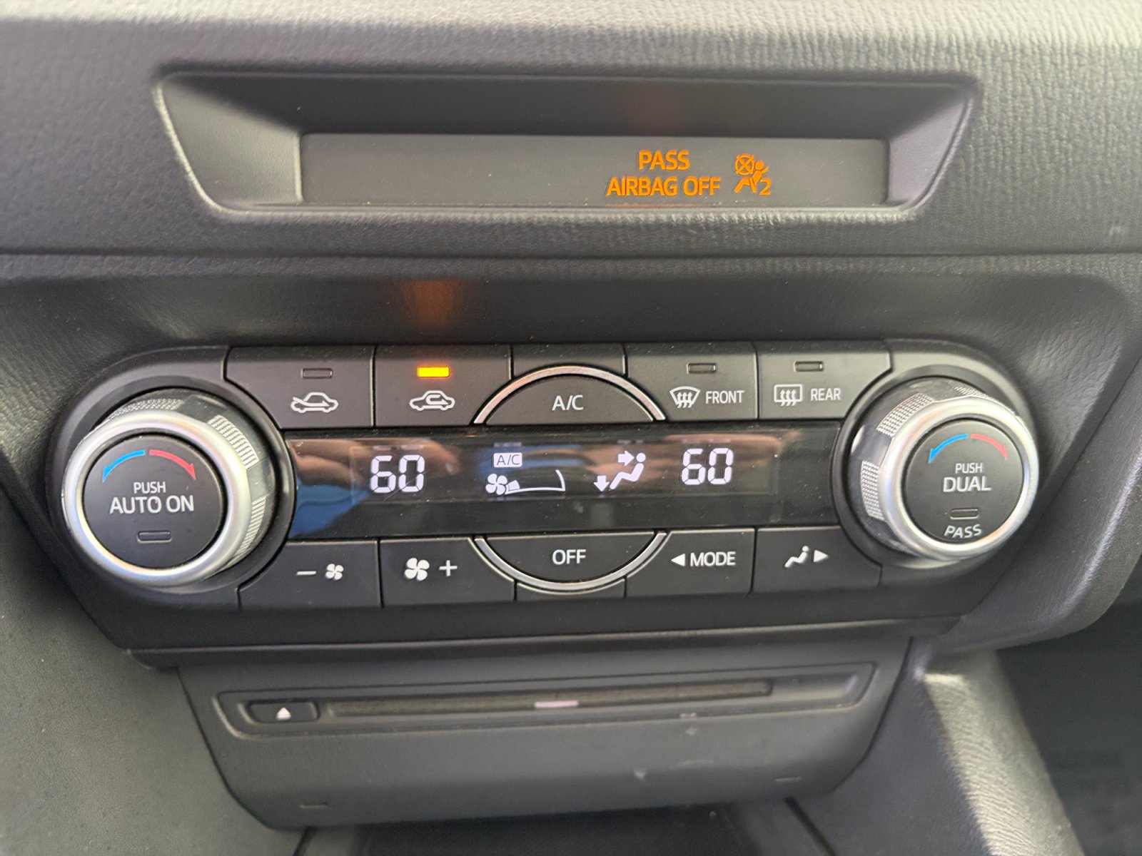 Used 2015 MAZDA MAZDA3 i Touring w/ Technology Package FWD image 21