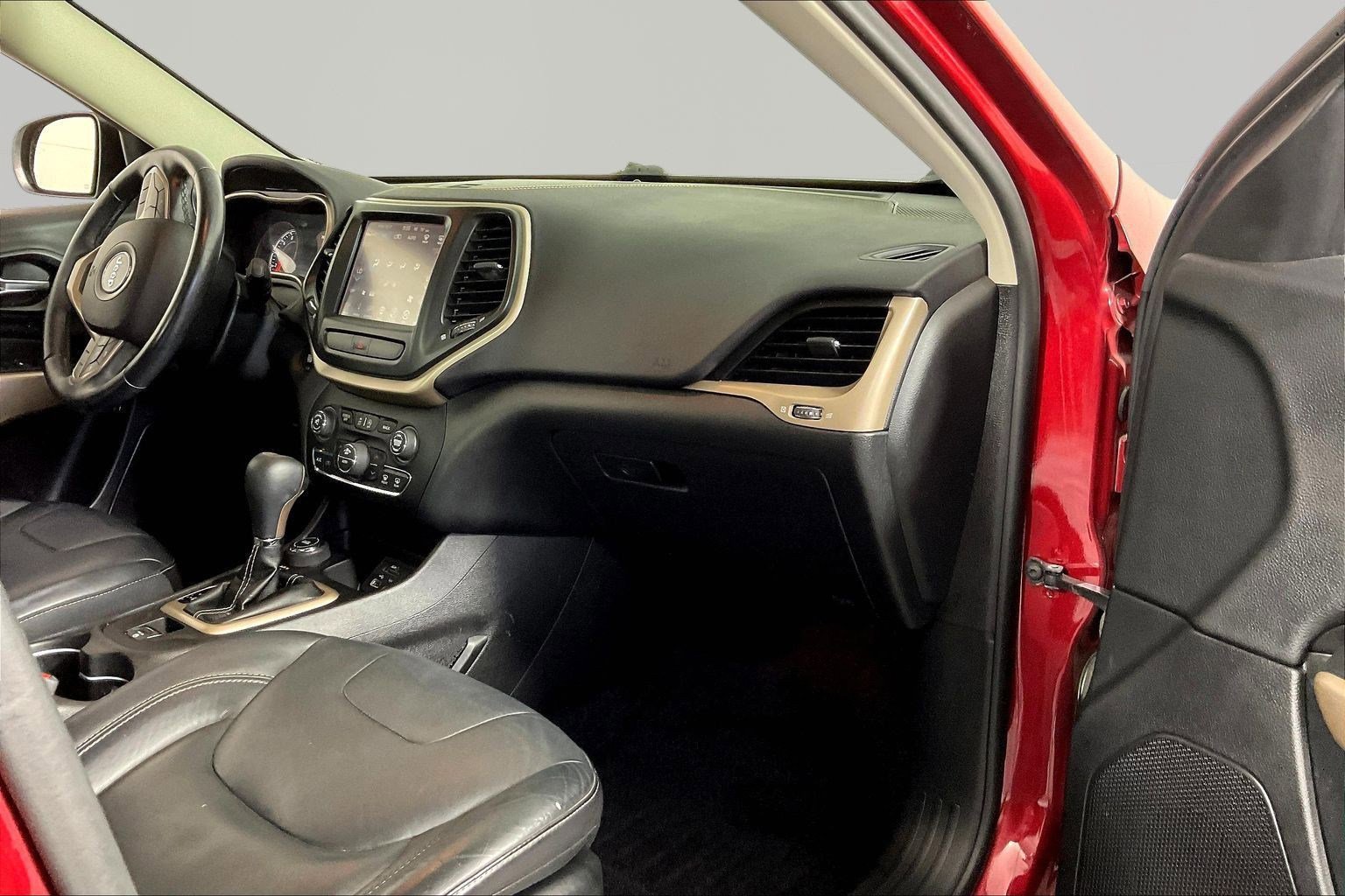 Used 2017 Jeep Cherokee Limited image 26