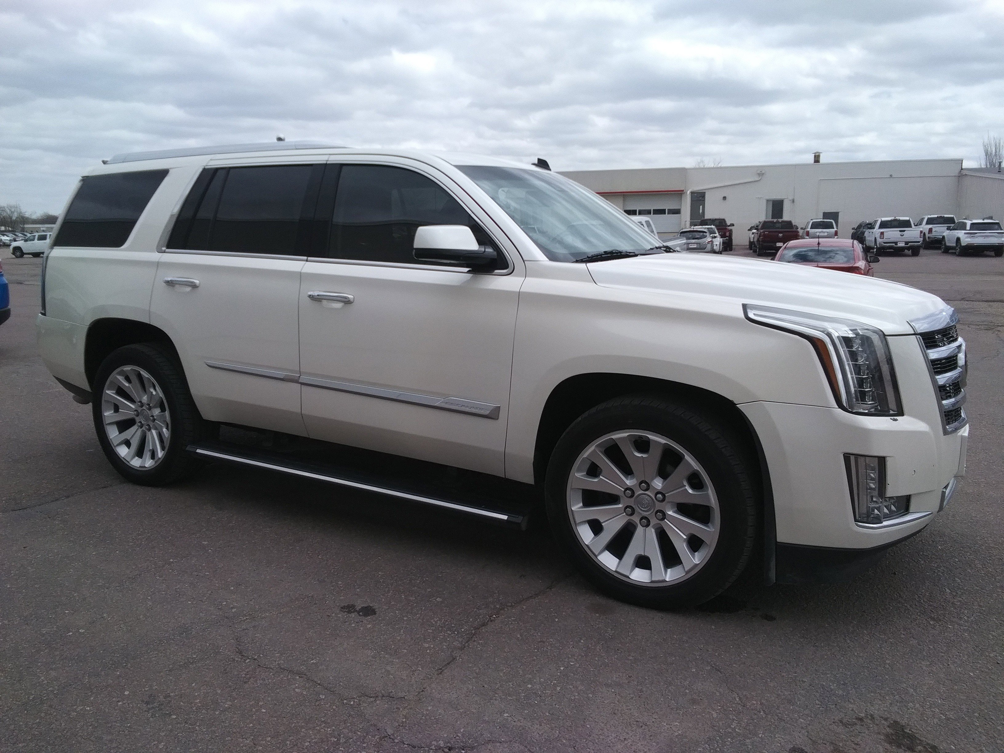 Used 2015 Cadillac Escalade Premium AWD/4WD image 4