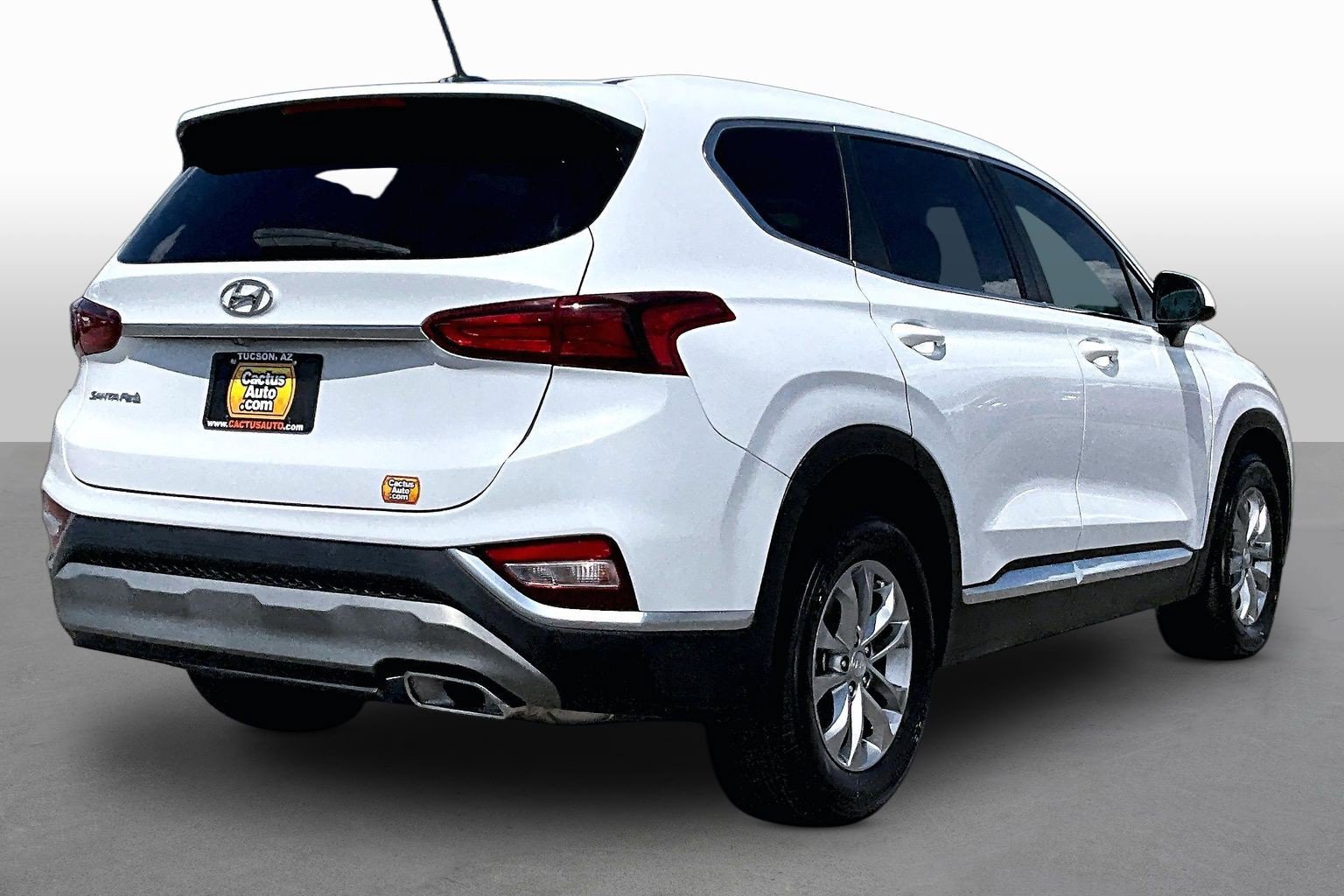 Used 2019 Hyundai Santa Fe SE FWD image 2
