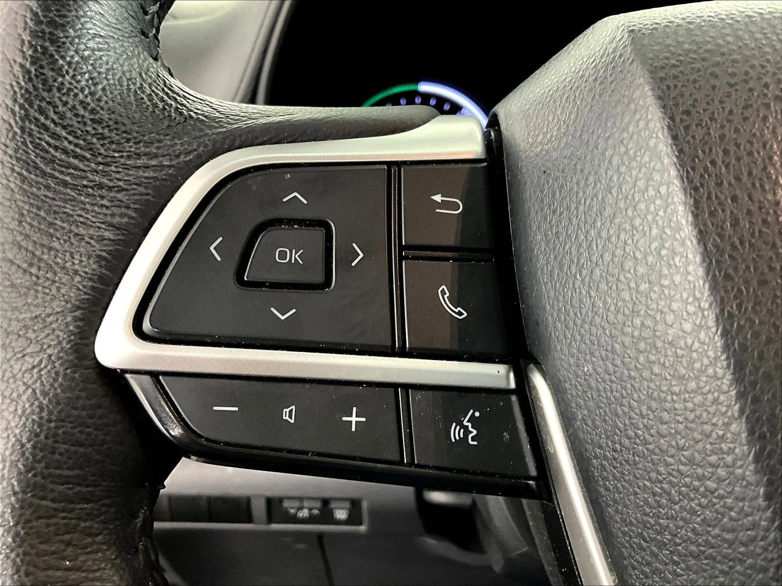 Used 2024 Toyota Sienna XLE FWD image 11
