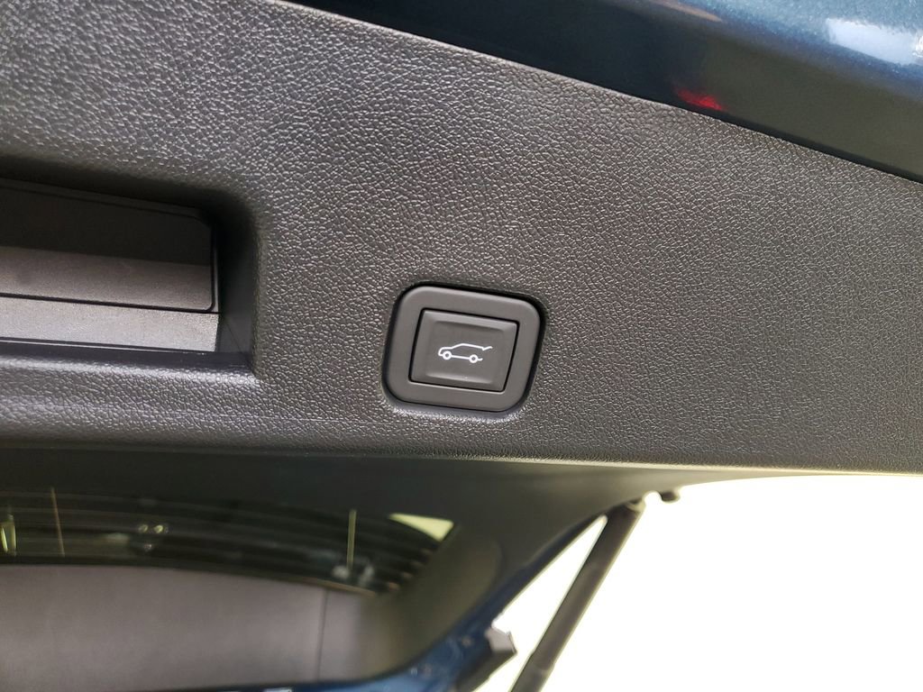 Used 2026 Chevrolet Traverse LT w/ Driver Confidence Package image 32