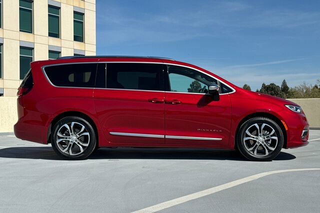 New 2026 Chrysler Pacifica Pinnacle image 3