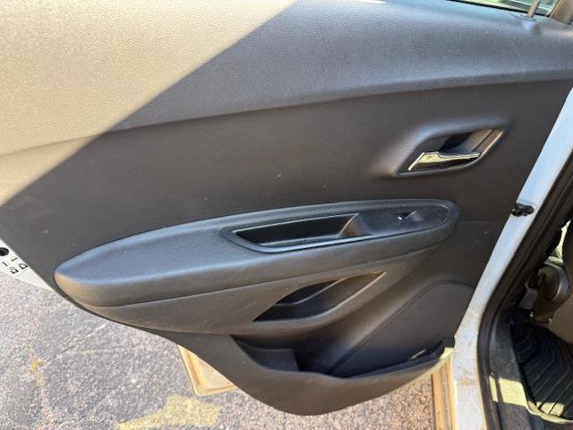 Used 2017 Chevrolet Trax LT image 12