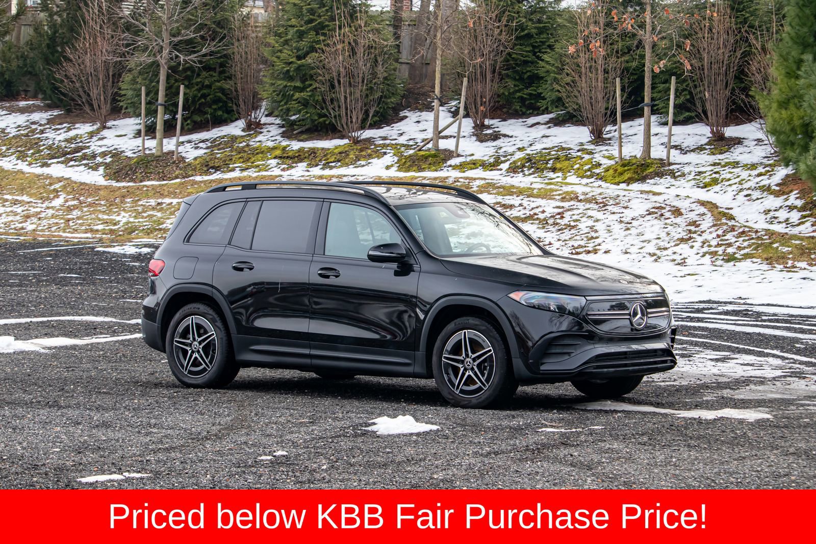 Used 2023 Mercedes-Benz EQB 300 4MATIC w/ AMG Night Package image 11