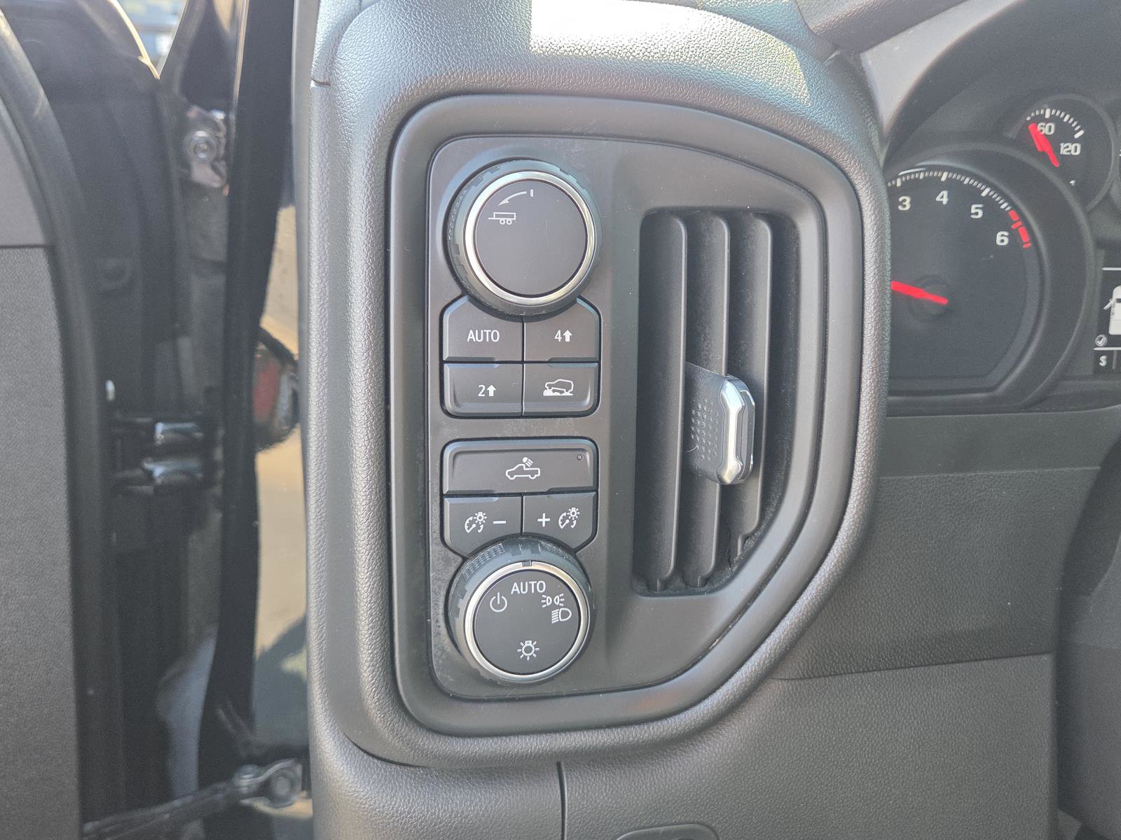 Used 2021 Chevrolet Silverado 1500 Custom image 13