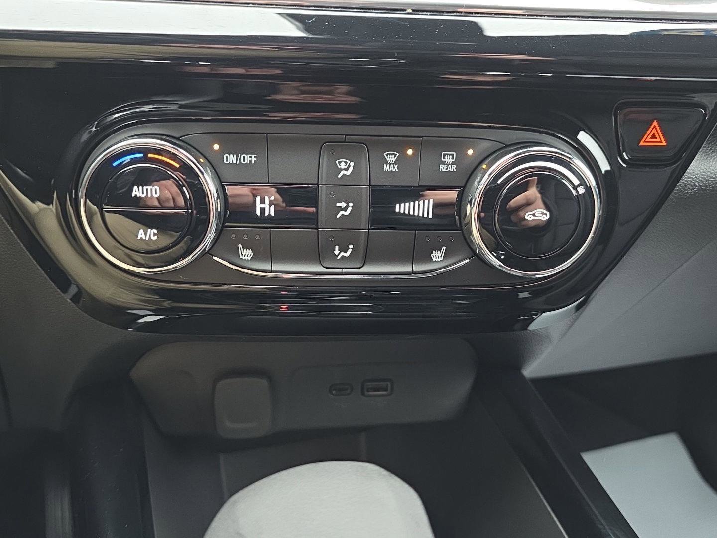 New 2025 Chevrolet Trax RS w/ Driver Confidence Package FWD image 14