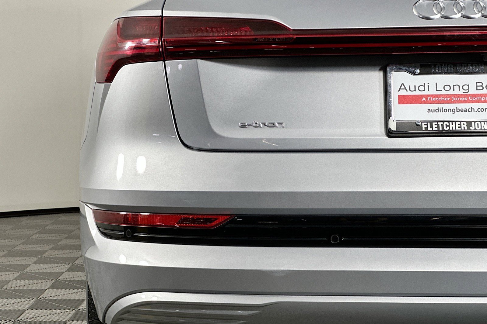 Used 2023 Audi e-tron Premium image 17