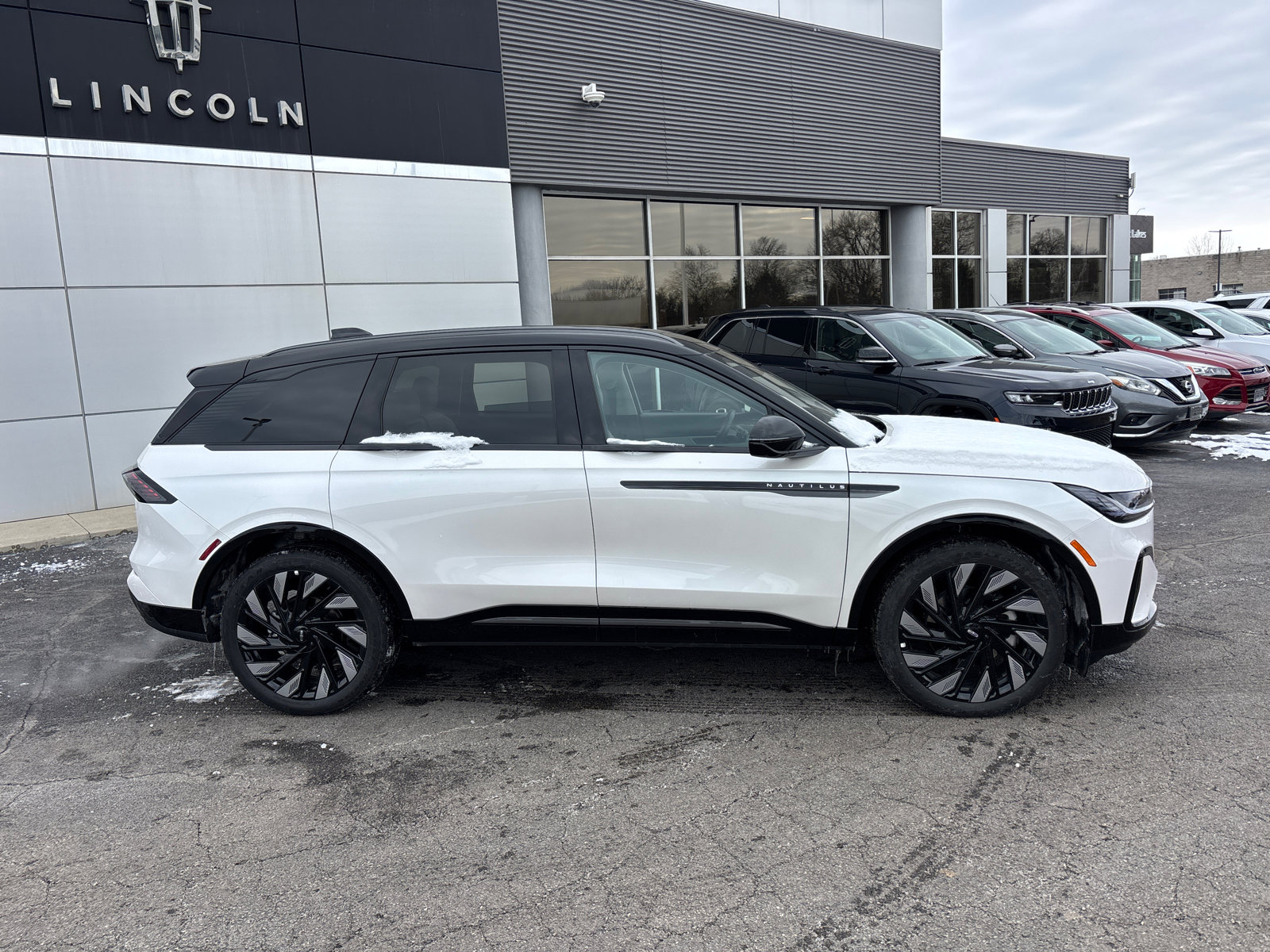 New 2026 Lincoln Nautilus Reserve w/ Jet Appearance Package AWD/4WD image 8