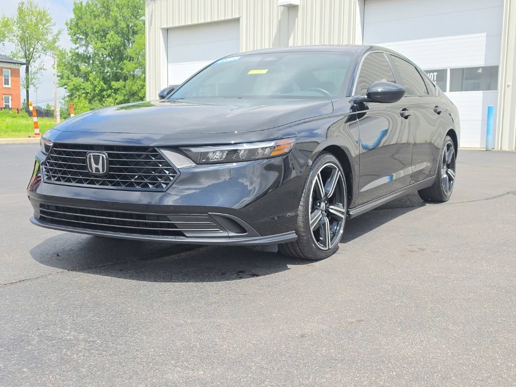 Used 2024 Honda Accord Sport image 3
