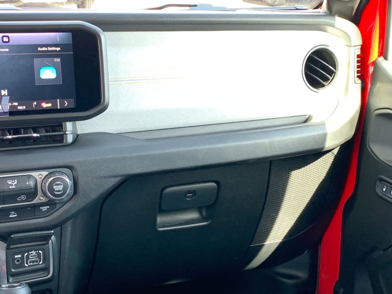 Used 2025 Jeep Wrangler Sport S image 34