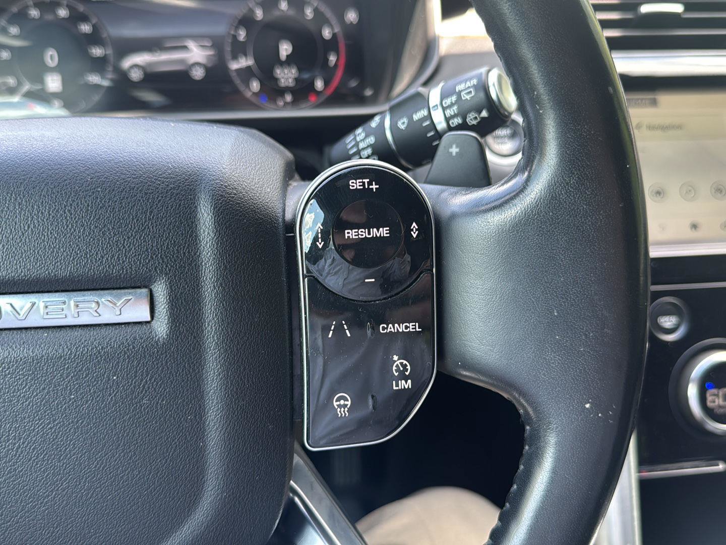 Certified 2019 Land Rover Discovery HSE AWD/4WD image 17