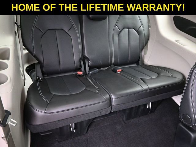 Used 2024 Chrysler Pacifica Touring-L image 43