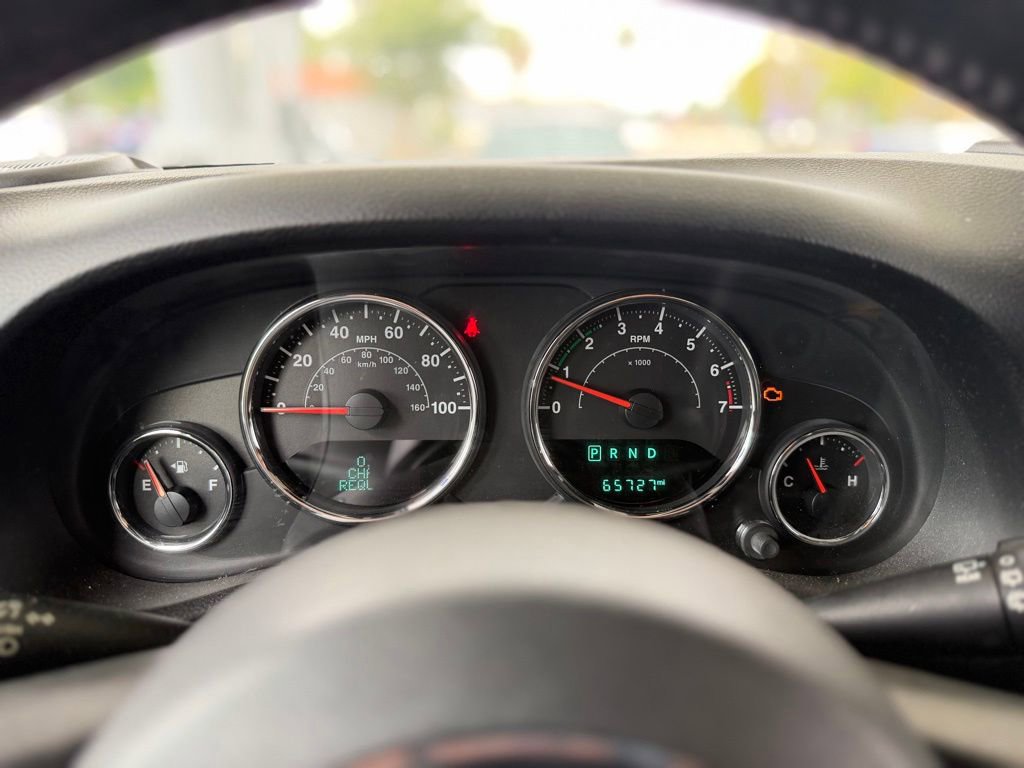 Used 2018 Jeep Wrangler Unlimited Sahara w/ Connectivity Group AWD/4WD image 10