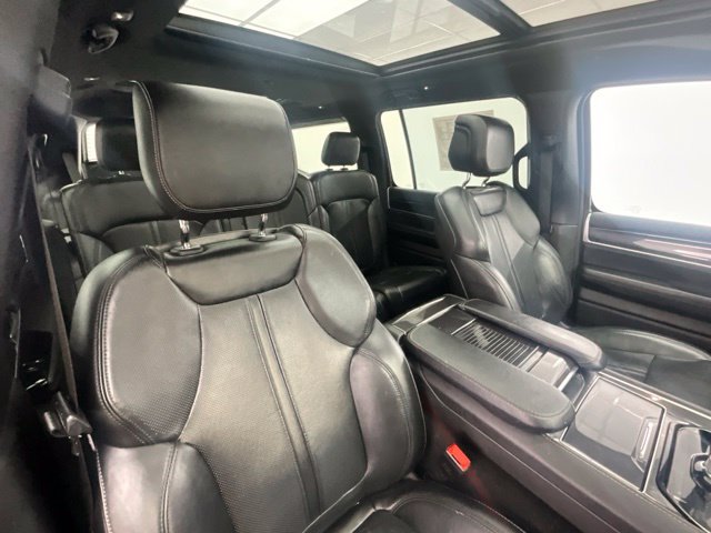 Used 2023 Jeep Wagoneer 4WD w/ Premium Group I image 21