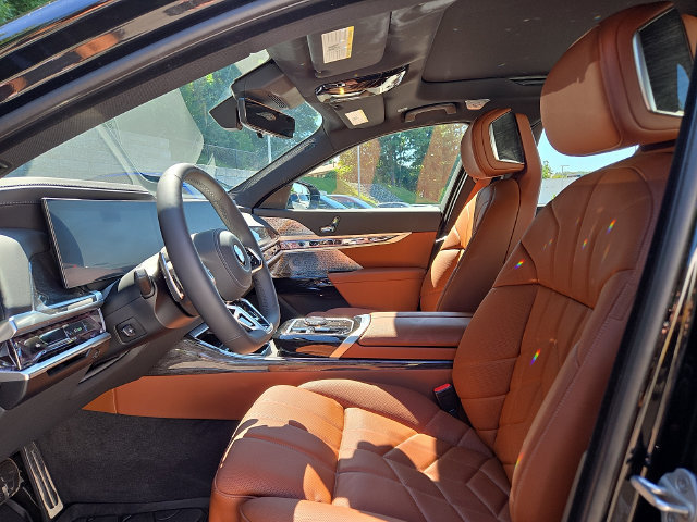 Certified 2026 BMW 760i xDrive AWD/4WD image 13