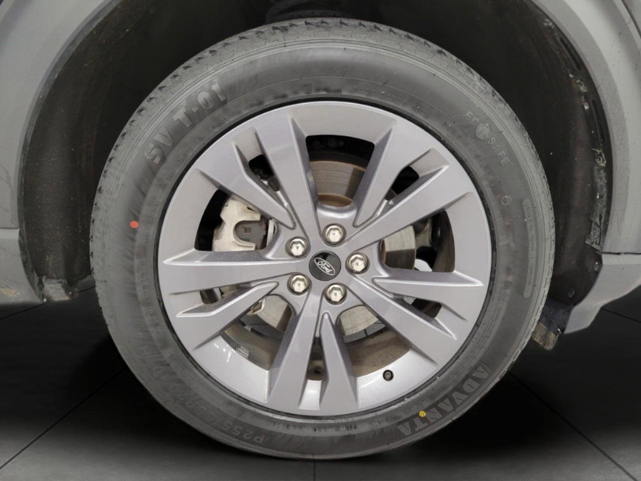 Used 2023 Ford Explorer XLT w/ Equipment Group 202A image 3