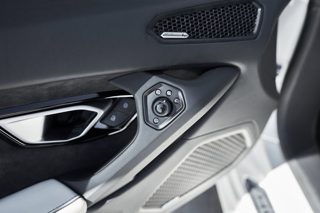 Used 2022 Lamborghini Huracan EVO image 32