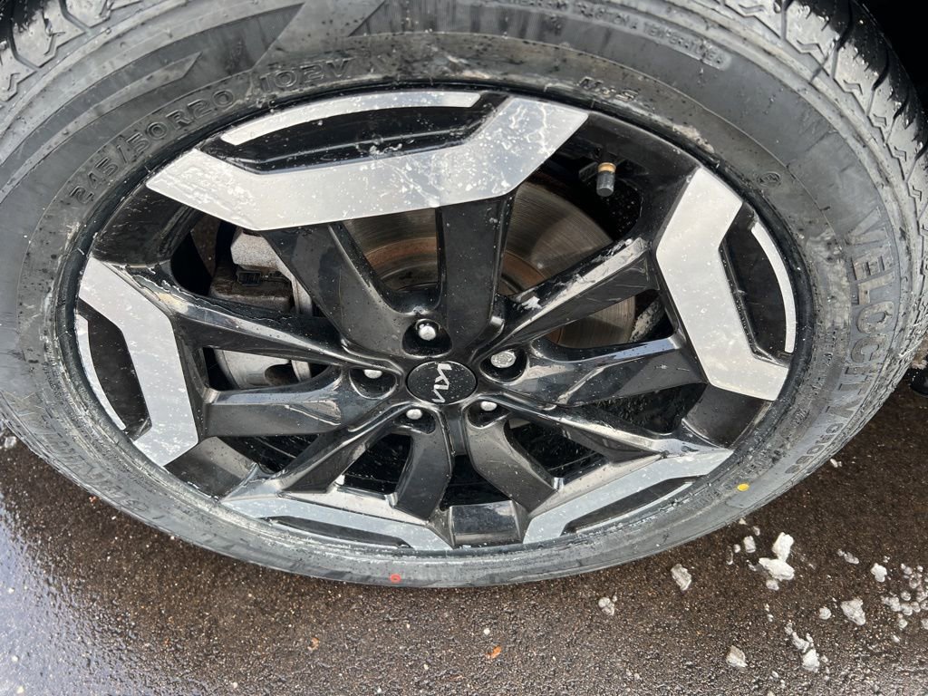 Certified 2023 Kia Telluride S w/ S Sunroof Package image 44