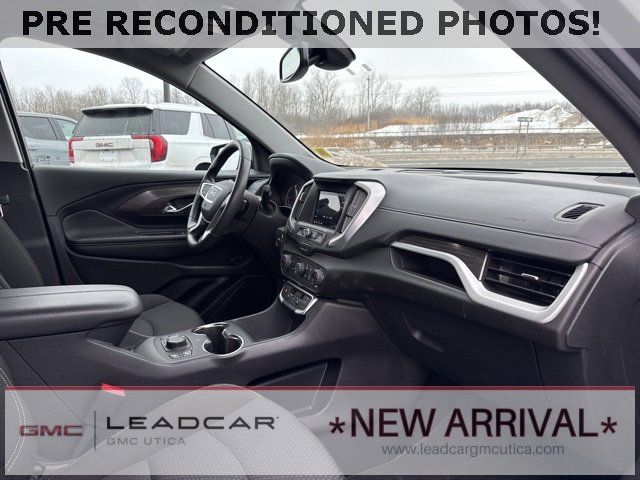 Used 2024 GMC Terrain SLE w/ Driver Convenience Package image 18