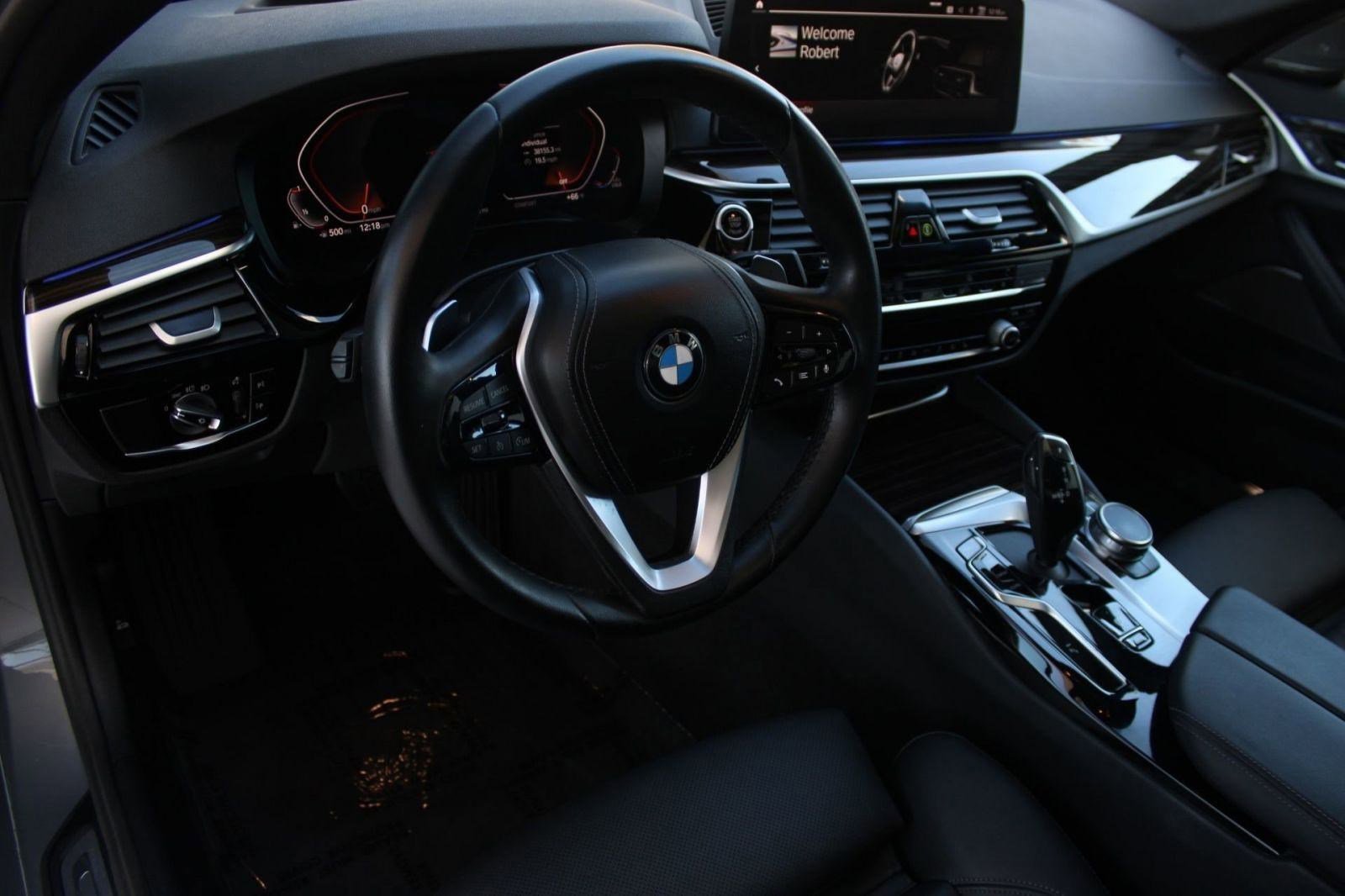 Used 2023 BMW 530i w/ Premium Package image 4